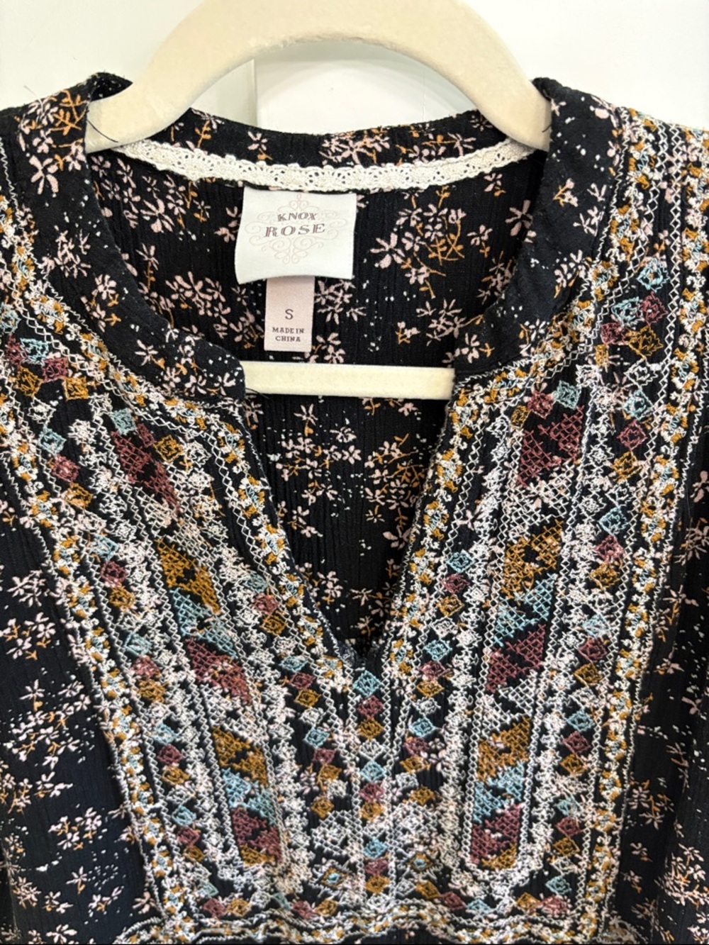 Knox Rose Boho Embroidered Black Floral Peplum Top - Picture 2 of 4